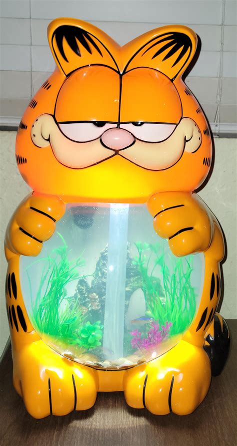 Vintage 1978 18" 2 Gallon Garfield Aquarium Light Up Fish Tank Bowl With Pump and Light. . Garfield fish bowl